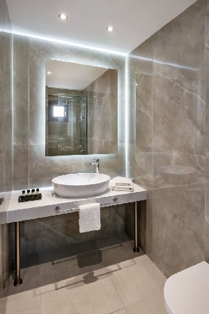 Bathroom Junior Suite