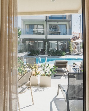 Deluxe Suite Pool View