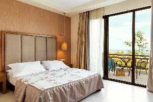 Double Standard Sea Front