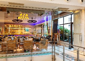 Captain's Lounge and Bar