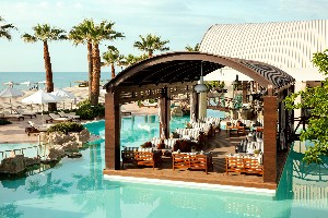 Captain's Lounge and Bar