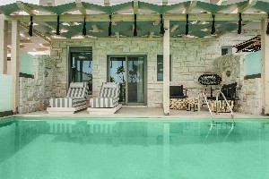 triple Suite private pool