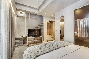 De Luxe Apt split level