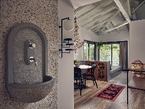 Large / Deluxe Suite