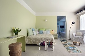 Large / Deluxe Suite