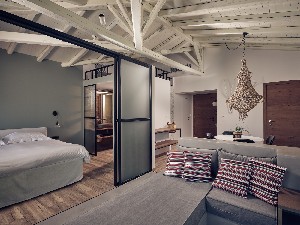 Large / De Luxe Suite