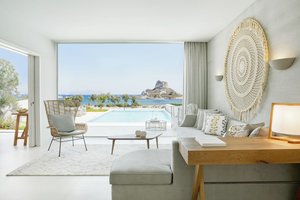 Deluxe 1 Bedroom Bungalow Suite with private pool