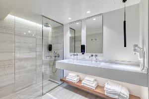 Standard Junior Suite Bathroom