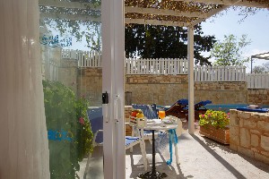 Family Room Sharing Pool
