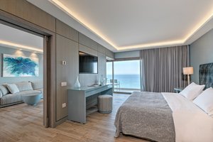 Deluxe Suite (SeaView)