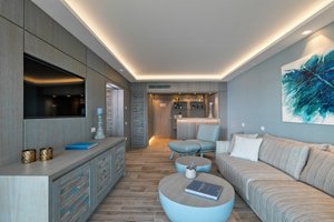 Deluxe Suite (SeaView)