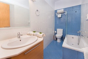 Villa Alia - Bathroom