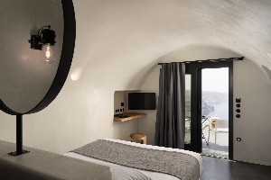 Luxury Cave with Caldera View & Outdoor Jacuzzi 