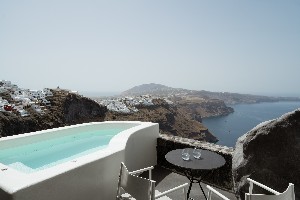 Premium Cave with Caldera View & Outdoor Hot Tub