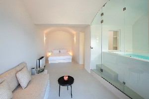 Cave Junior Suite Jacuzzi