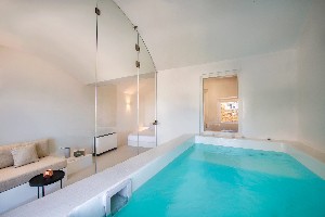 Cave Junior Suite Jacuzzi