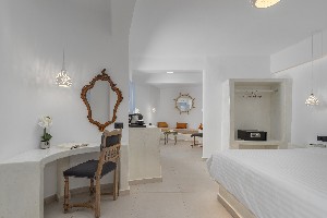 Triple Suite Outdoor Jacuzzi