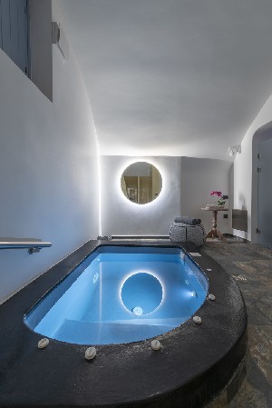Comfort Suite Indoor Jacuzzi
