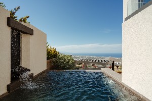 Honeymoon Suite W. private pool & Caldera view