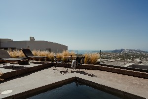 Superior Suite W. heated pool & Sea view