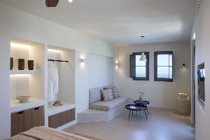 Comfort Suite with Heated Plunge Pool