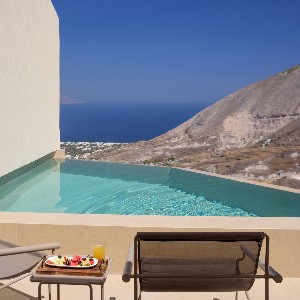 Superior Suite with Heated Pool with Sea View