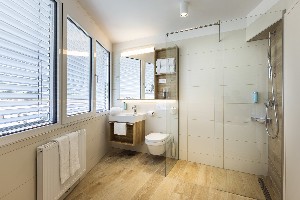 Captains_suite_bathroom
