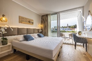 Superior Room (HarborView, Balcony)