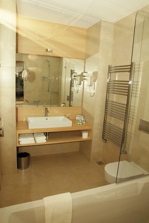 Triple Room (Forest Facing, Balcony)
