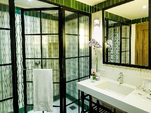 Ocean Suite bathroom