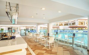 Restaurant/bars