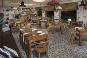 restaurant/bar