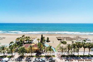 widok na plażę i morze