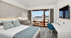 Double Lateral Sea View