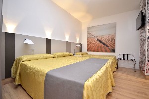 Triple Basic FamilyRoom 