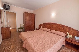 Hotel CHECKIN GARBI wakacje