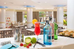 Restaurant/bars