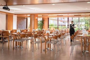 Restaurant/bars