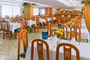 Restaurant/bars