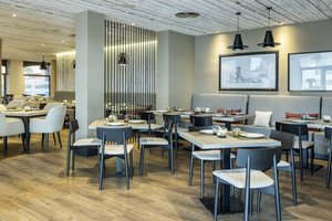 Restaurant/bars