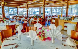Restaurant/bars