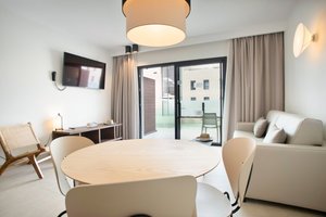 2 Bedroom Duplex Suite Swim Up
