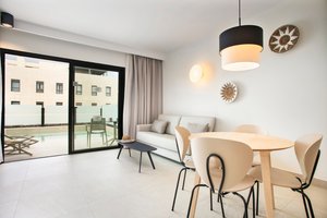 2 Bedroom Duplex Suite Swim Up