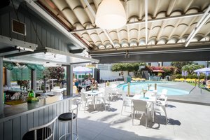 Pool Bar