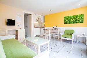 Economy Room (small balcony)