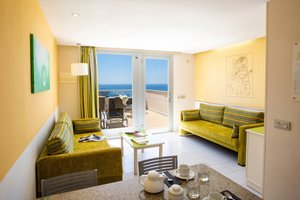 Superior Livingroom