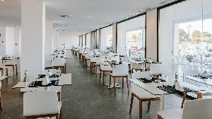 restaurant/bar