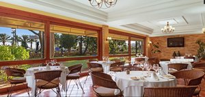 Restaurant/bars