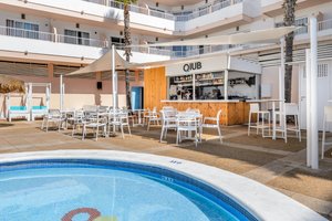 Qiub Pool Bar 