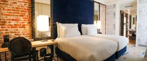 Premium Room open-concept bathroom